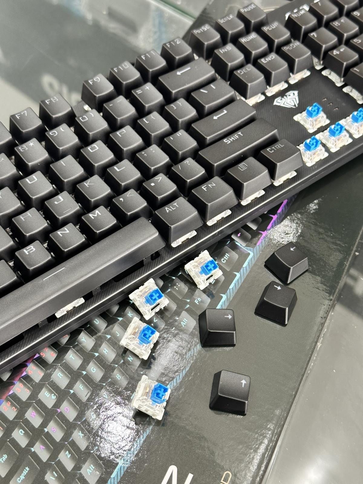 BÀN PHÍM CƠ GAMING AULA S2022 MÀU ĐEN (BLUE SWITCH, USB, LED RAINBOW)