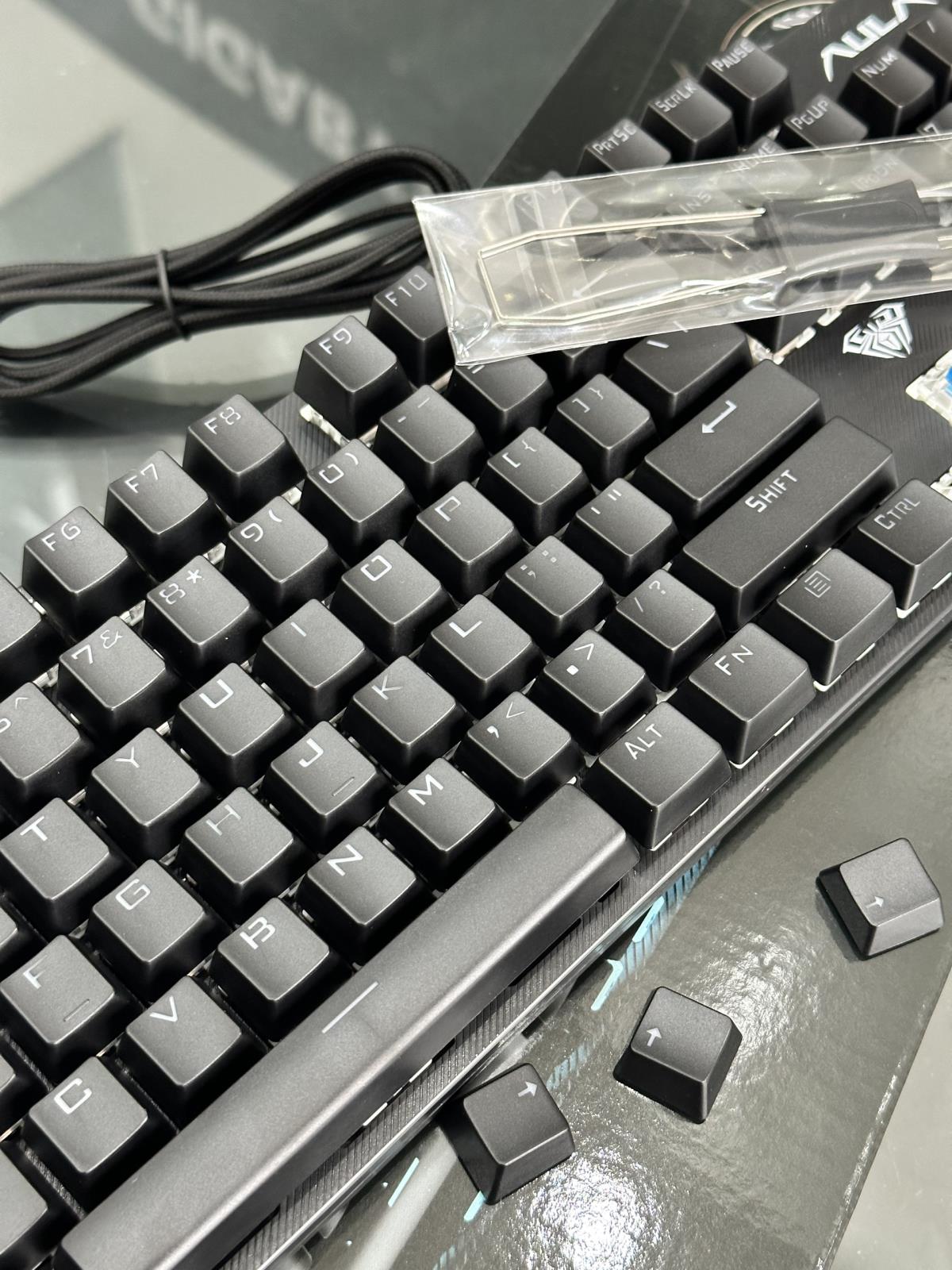BÀN PHÍM CƠ GAMING AULA S2022 MÀU ĐEN (BLUE SWITCH, USB, LED RAINBOW)
