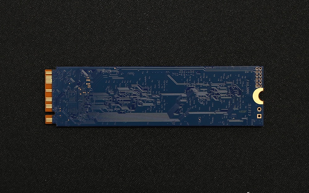 kingston_nv2_1tb_pcie_gen4_x4_nvme_m2_snv2s1000g_4a.jpg
